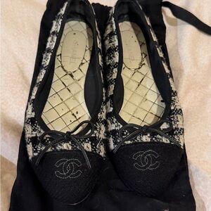 CHANEL Tweed Black and Cream Flats
